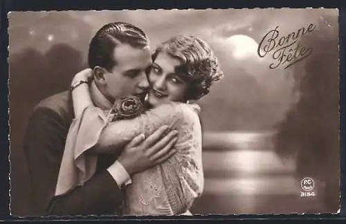 Foto-AK P. C. Paris: Liebespaar mit Rose, Geburtstagsgruss