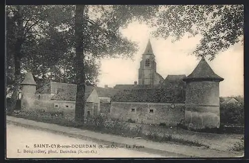 AK Saint-Cyr-sous-Dourdan, La Ferme et l`église en arrière-plan