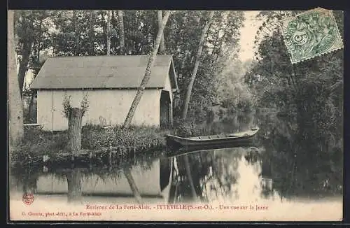 AK Itteville, Une vue sur la Juine avec un bateau et une cabane au bord de l`eau