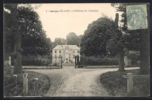 AK Grigny, Château de l`Arbalète et son allée arborée