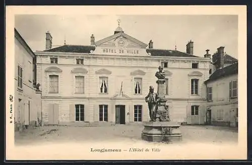 AK Longjumeau, L`Hôtel de Ville et statue devant la facade