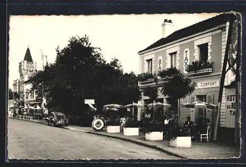 AK Maisse, Bar et terrasse de l`hôtel au bord de la route principale