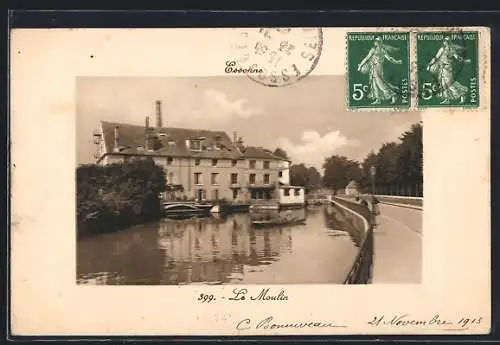 AK Essonne, Le Moulin et la rivière avec barque sur le quai