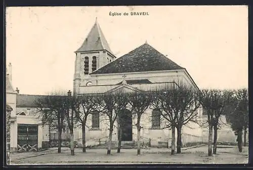 AK Draveil, Église de Draveil avec arbres devant l`entrée