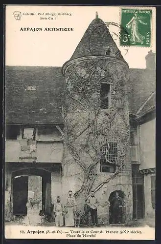 AK Arpajon, Tourelle et Cour du Manoir (XVIe siècle), Place du Marché