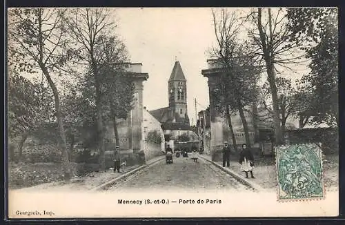 AK Mennecy, Porte de Paris avec vue sur l`église et arbres bordant la rue