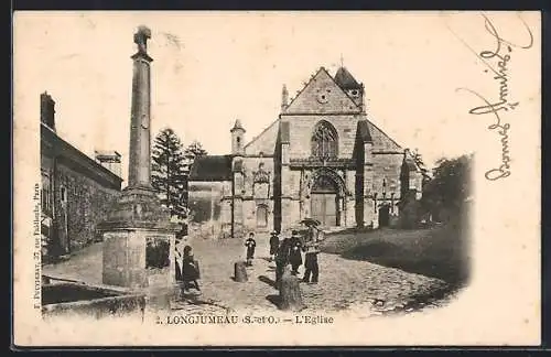 AK Longjumeau, L`église et la place avec des passants