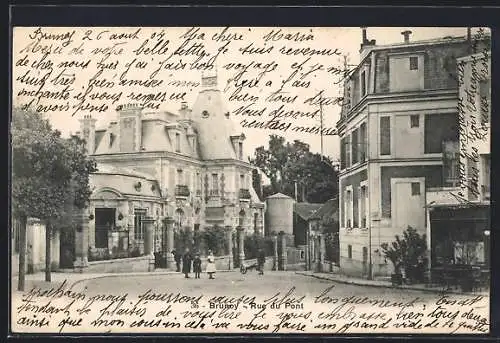 AK Brunoy, Rue du Pont avec bâtiments élégants et passants