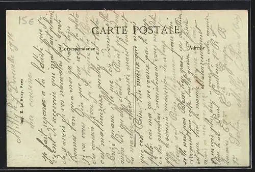 AK Milly, Place du Marché et rue Saint-Blaise avec groupe en uniforme