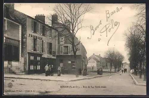 AK Maisse, Rue de La Ferté-Alais avec pharmacie et passants