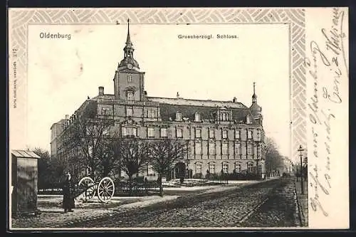 AK Oldenburg / O., Grossherzogliches Schloss mit Strassenpartie