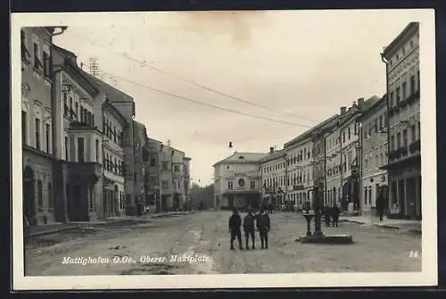 AK Mattighofen, Oberer Marktplatz mit Apotheke und Drogerie