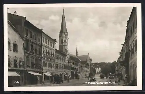 AK Mauerkirchen /O.Ö., Strassenpartie mit Gasthof Schuber, Blick zur Kirche