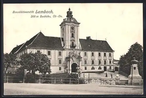 AK Lambach, Strassenpartie am Benediktinerstift, Eingangsportal