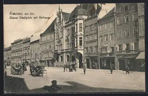 AK Braunau am Inn, Oberer Stadtplatz mit Rathaus