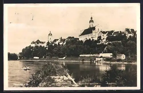 AK Neuburg a. D., Donaupartie mit Blick zur Kirche