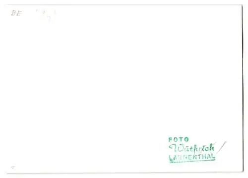 Fotografie Wüthrich, Langenthal, Klempner demonstrieren den Aufbau eines Küchenabflusses an einem Messestand