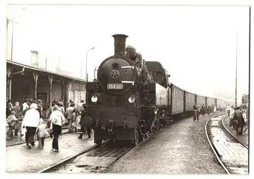 Fotografie Eisenbahn CSD - Ceskoslovenské státní dráhy, Personenzug mit Lokomotive, Dampflok Nr. 354.1217