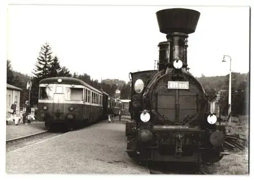 Fotografie Eisenbahn CSD - Ceskoslovenské státní dráhy, Lokomotive, Dampflok Nr. 411.019 & Triebwagen M240