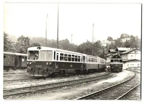 Fotografie Eisenbahn CSD - Ceskoslovenské státní dráhy, Personenzug mit Triebwagen Nr. M152