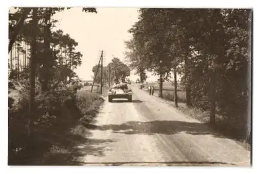 Fotografie Panzer Tank M48 der US-Army, Konvoi auf einer Landstrasse