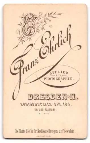 Fotografie Franz Ehrlich, Dresden, junger sächsischer Kürassier in Uniform mit Epauletten