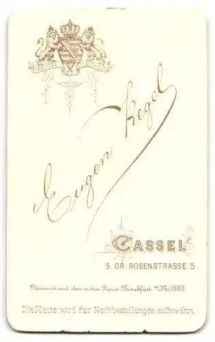Fotografie Eugen Kegel, Cassel, Husar in Uniform mit Orden: Pour le Merite und Mustasche