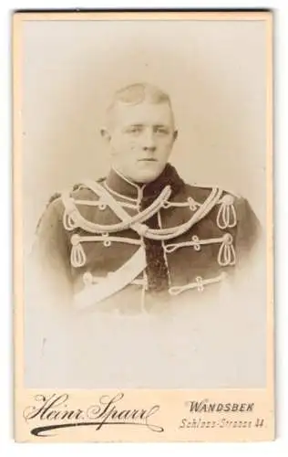 Fotografie Heinr. Sparr, Wandsbek, Wandsbeker Husar in Uniform mit Schützenschnur und Jacke