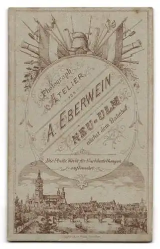 Fotografie A. Eberwein, Neu-Ulm, junger Soldat in Uniform mit Pickelhaube und Bajonett