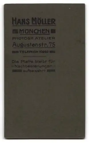 Fotografie Hans Möller, München, Soldat in Uniform mit Pickelhaube und Bajonett