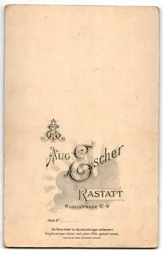 Fotografie Aug. Escher, Rastatt, Soldat in Uniform mit Bajonett, Passepartout Portrait Kaiser Wilhelm II. & Soldatenlebe