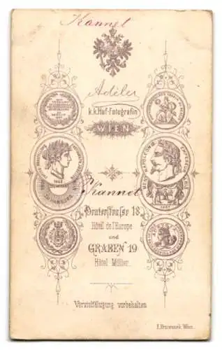 Fotografie Adele, Wien, österreichische Schauspielerin Alexandrine Kannet mit Perlenkette