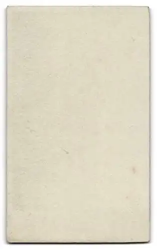 Fotografie Ant. Hillenbrand, Schwabmünchen, Ehepaar im schwarzen Hochzeitskleid und Anzug mit Zylinder