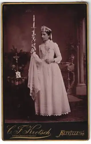 Fotografie C. F. Kretsch, Eltville a. Rh., Mädchen im festlichen Kleid zur Kommunion