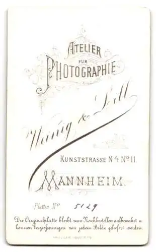 Fotografie Weinig & Lill, Mannheim, junge Frau mit langem geflochtenen Zopf