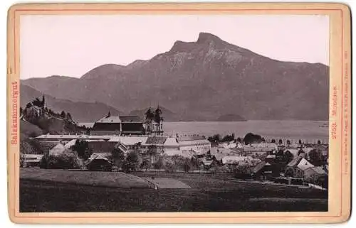 Fotografie Römmler & Jonas, Dresden, Ansicht Mondsee, Teilansicht des Ortes Bergpanorama