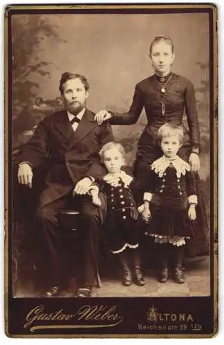 Fotografie Gustav Weber, Altona, Reichenstr. 29, Familienportrait