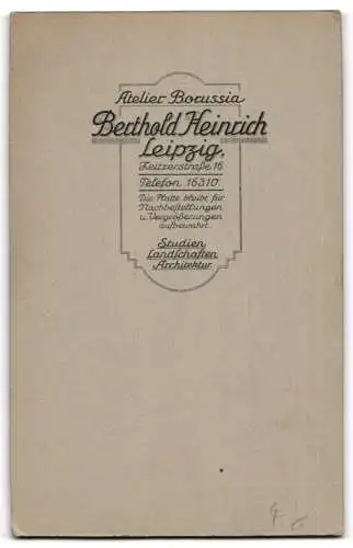 Fotografie Berthold Heinrich, Leipzig, Zeitzerstrasse 16, Porträt einer Frau mit Baby