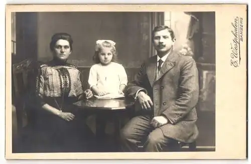 Fotografie E. Westphalen, Bamberg, Kabinettporträt einer Familie