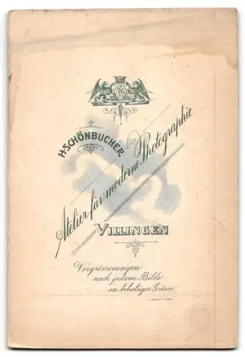 Fotografie H. Schönbucher, Villingen, Stehender Junge mit Kerze und Blumen