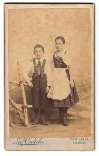 Fotografie Leo Underka, Gmünd, Porträt zweier Kinder in Tracht