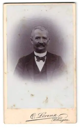 Fotografie Otto Lorenz, Solingen, Kaiserstr. 259, Portrait eines Mannes mit Schnurrbart