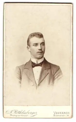 Fotografie C.F. Röthlisberger, Vegesack, Bremerstr. 14, Porträt eines jungen Mannes