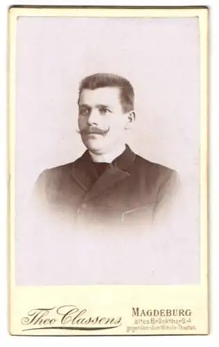 Fotografie Theo Classens, Magdeburg, altes Brückthor 3-4, Portrait eines Mannes