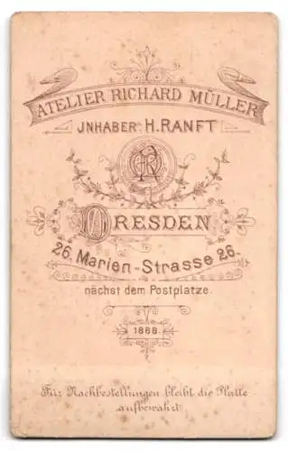 Fotografie Atelier Müller, Dresden, Marienstrasse 26, Porträt eines eleganten Herrn