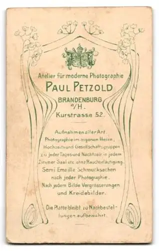 Fotografie P. Petzold, Brandenburg a/H., Kurstrasse 52, Eleganter Herr im Anzug