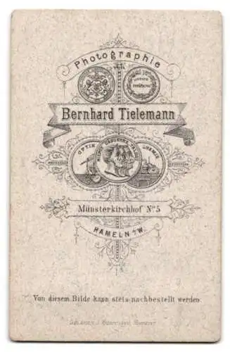 Fotografie Bernhard Tielemann, Hameln, Münsterkirchhof Nr. 5, Porträt eines jungen Mannes