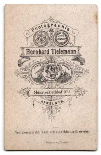 Fotografie Bernhard Tielemann, Hameln, Münsterkirchhof Nr. 5, Porträt eines jungen Mannes