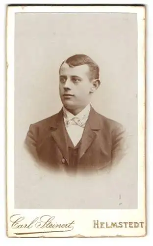 Fotografie Carl Steinert, Helmstedt, Bahnhofstrasse 16, Portrait eines jungen Mannes