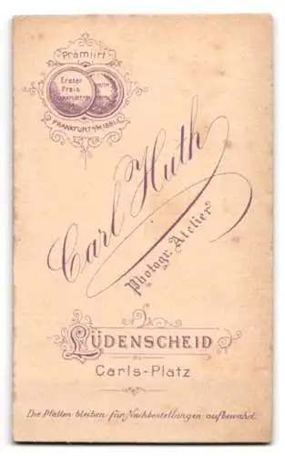 Fotografie Carl Huth, Lüdenscheid, Carls-Platz, Porträt einer Frau in elegantem Kleid